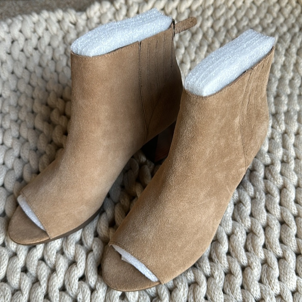 BELLA VITA LEX BOOTIE- SIZE 6